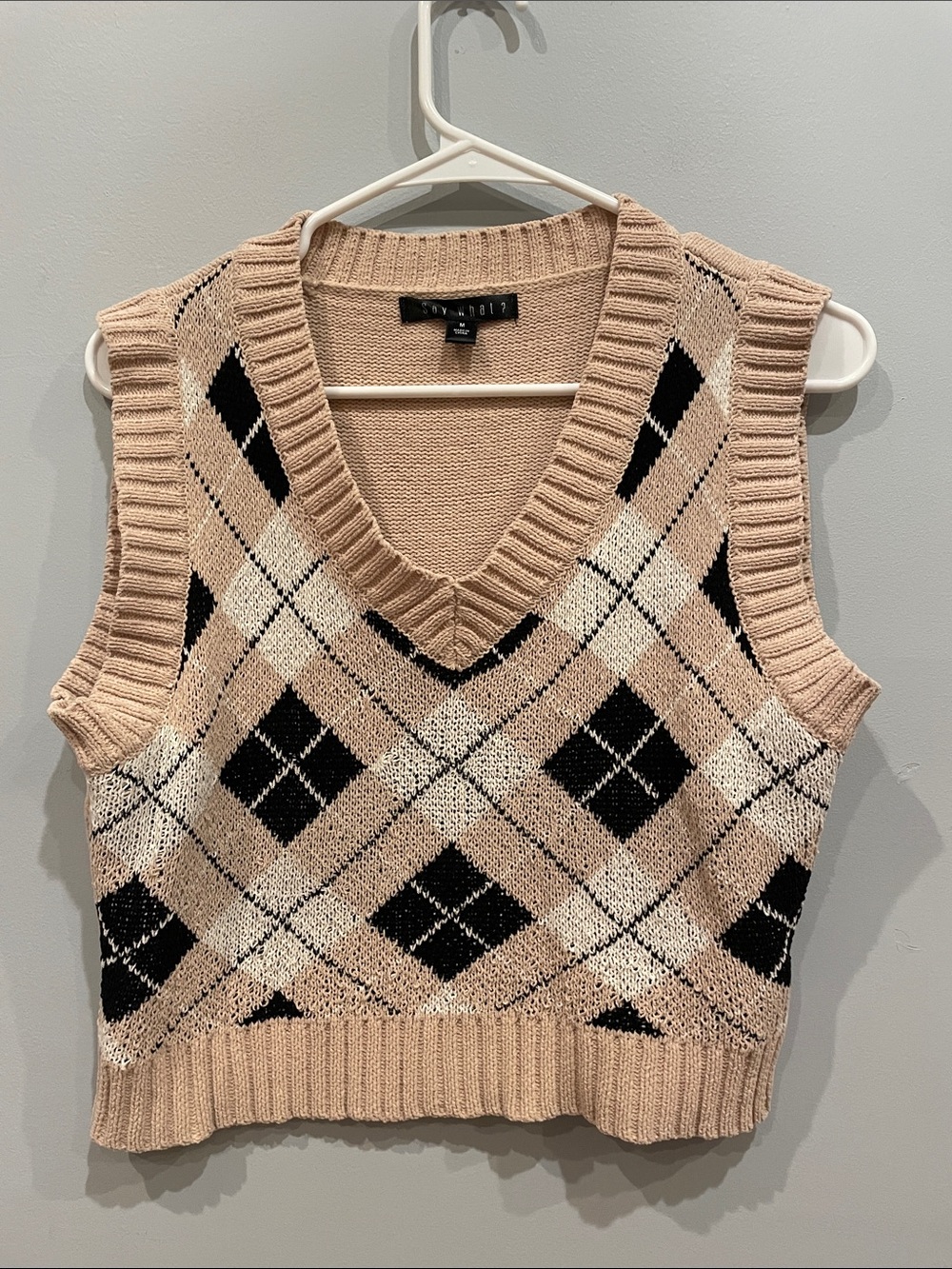Argyle Knit V-Neck Sweater Vest - Beige size medium with preppy vibes